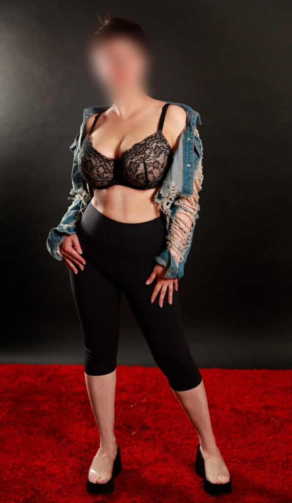 Elena, masajista erótica en Figueres